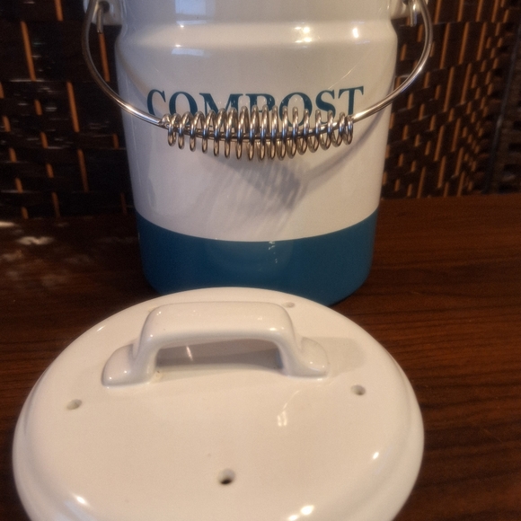 Ceramic Compost Container - Picture 3 of 5